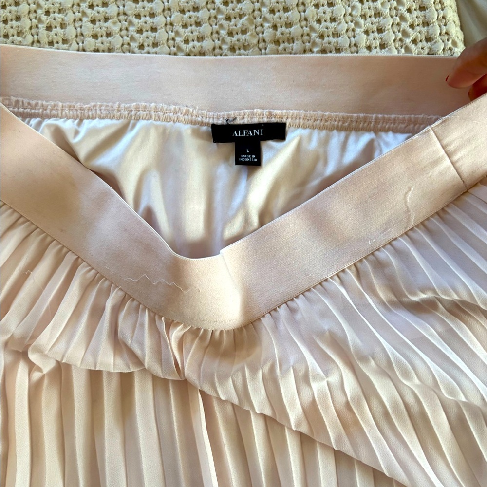 Pleated skirt
